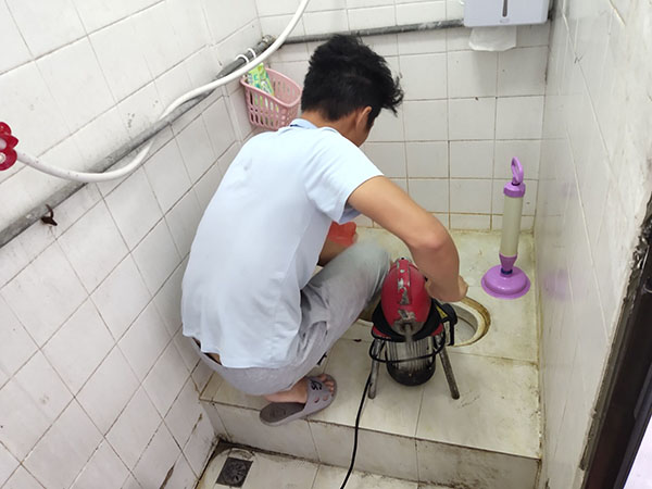 盱眙肥皂掉到马桶里把马桶堵住了怎么办？马桶堵住了怎么办