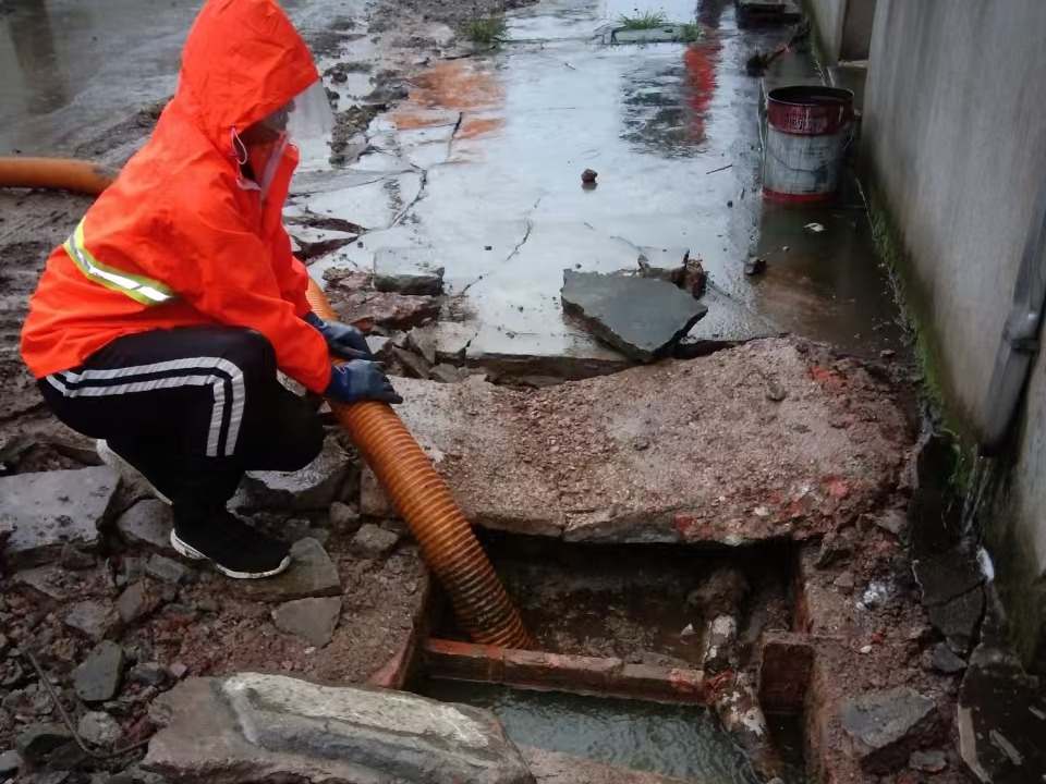 盱眙专业清理污水池 炜誉市政以规范流程守护城市 “肠道”